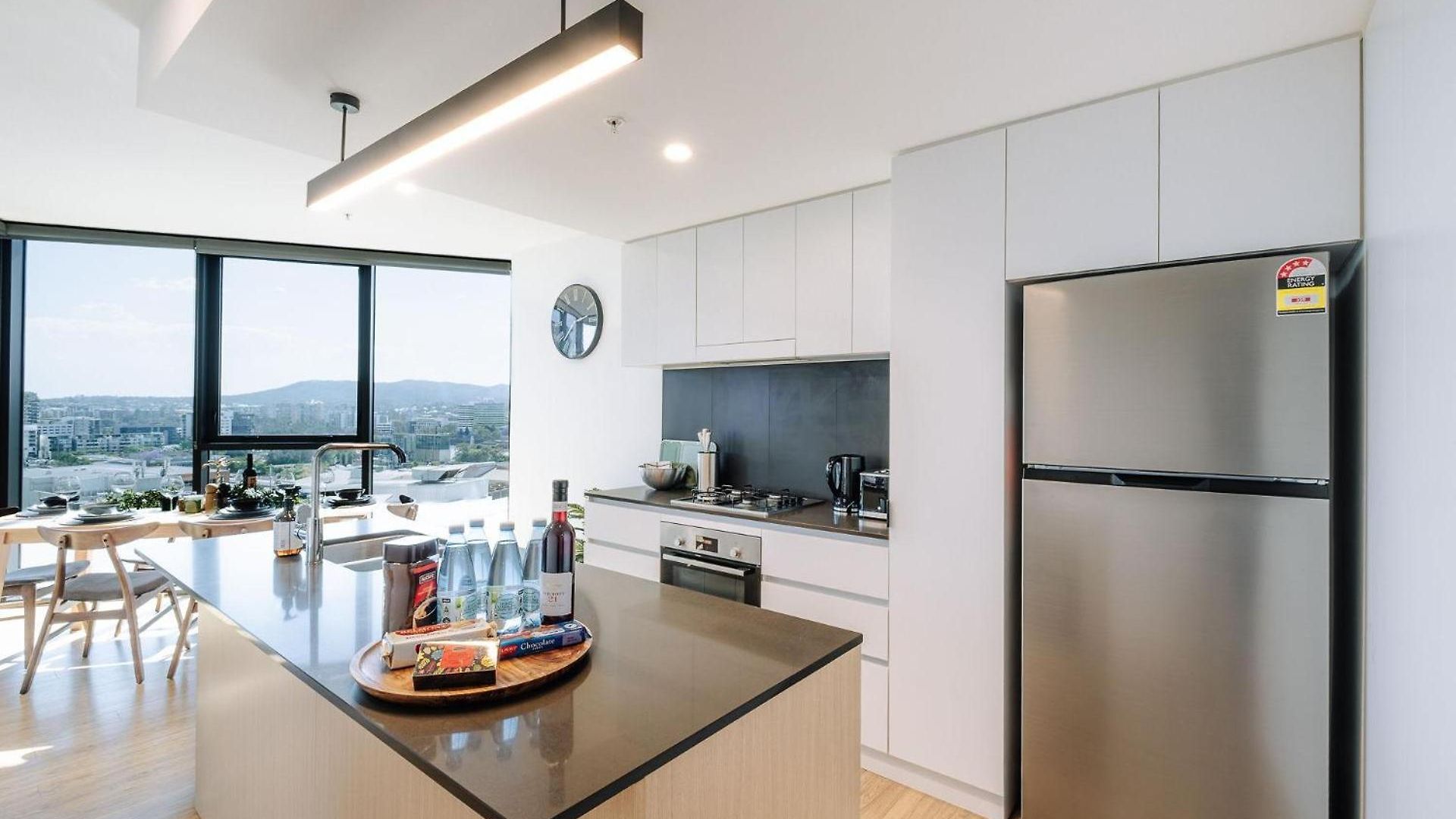 Skyline Serenity 2br With River & Views Apartment *