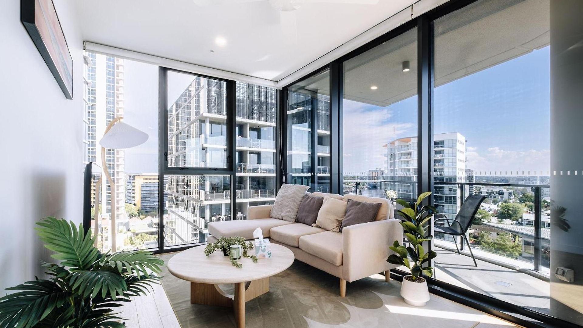Skyline Serenity 2br With River & Views Brisbane