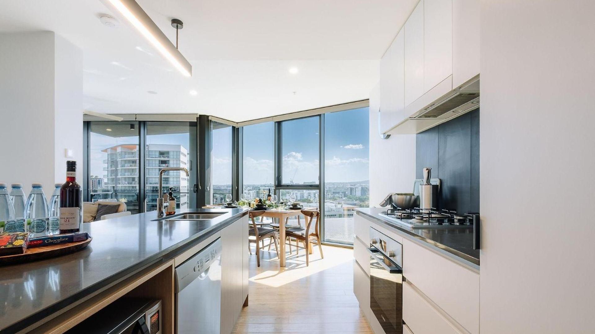 Apartment Skyline Serenity 2br With River & Views