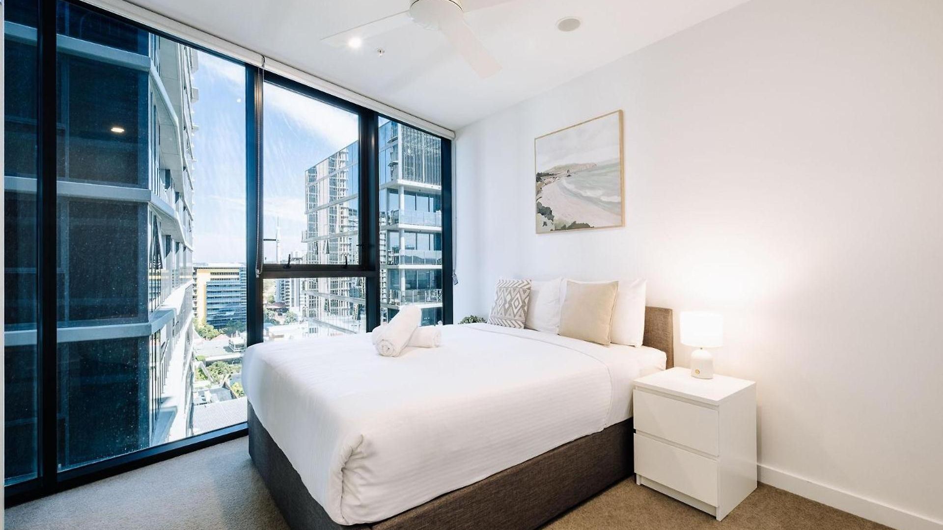 Skyline Serenity 2br With River & Views Apartment *