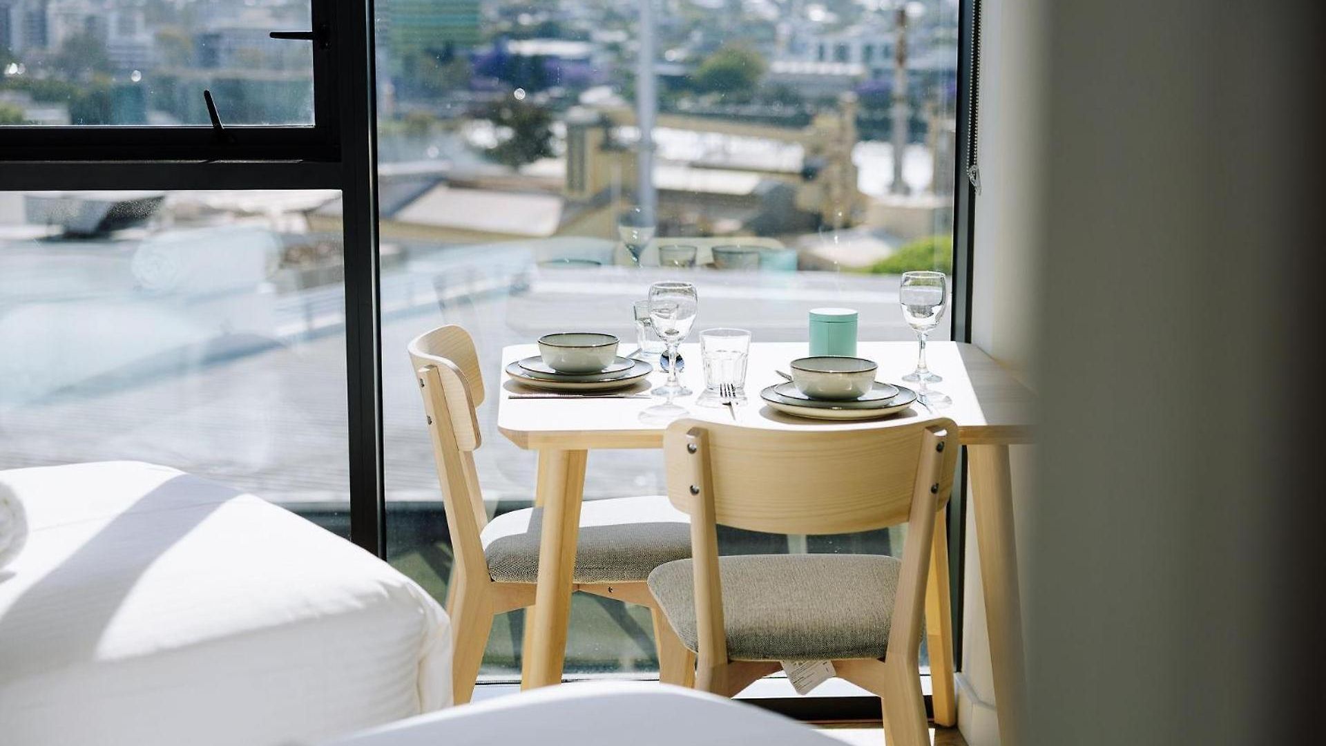 Twin Retreat With Views @ One Apartment