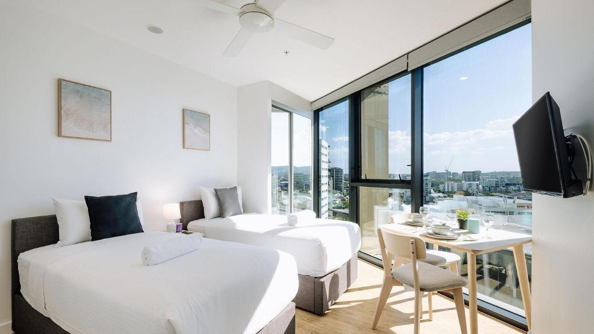 Apartment Twin Retreat With Views @ One