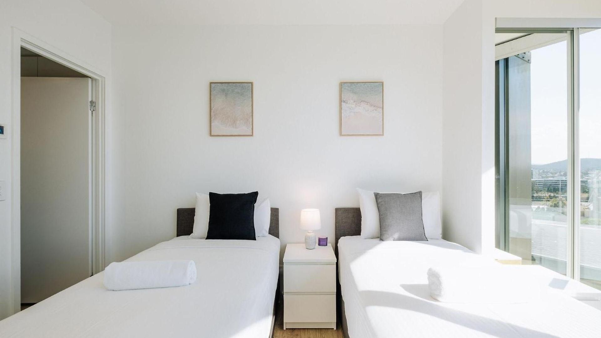 Twin Retreat With Views @ One Apartment Brisbane