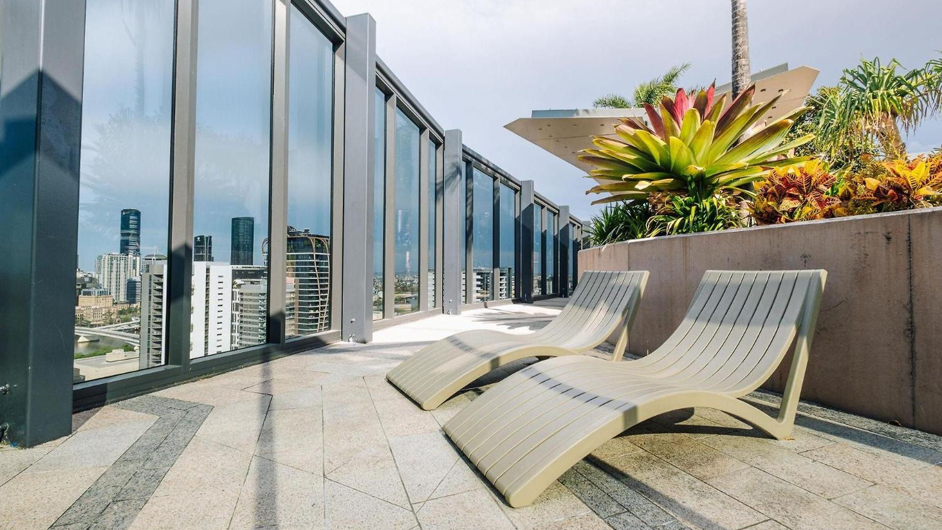 Twin Retreat With Views @ One *