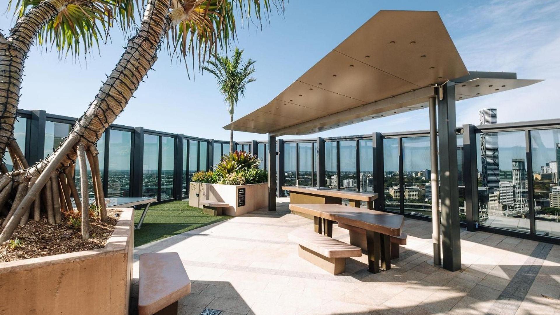 Twin Retreat With Views @ One * Brisbane