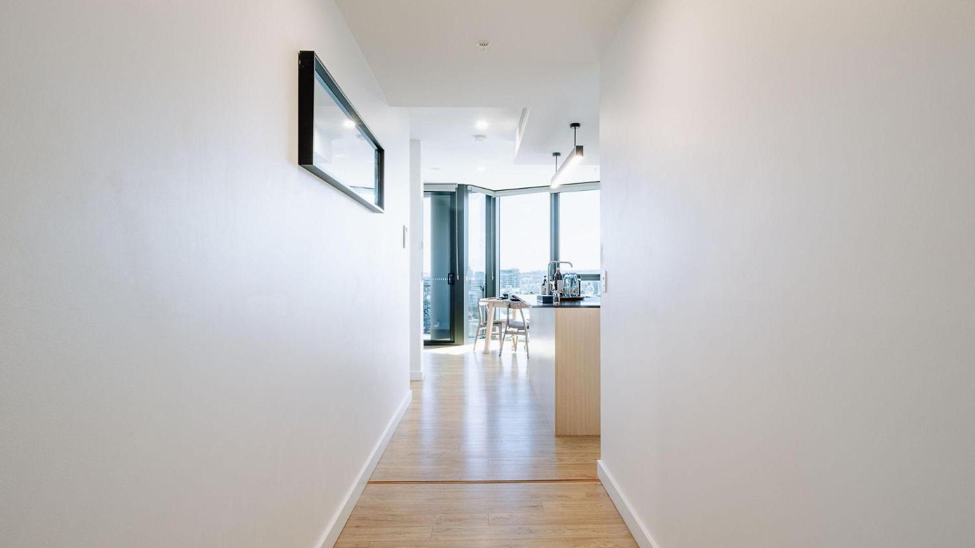 Skyline Serenity 2br With River & Views Apartment *