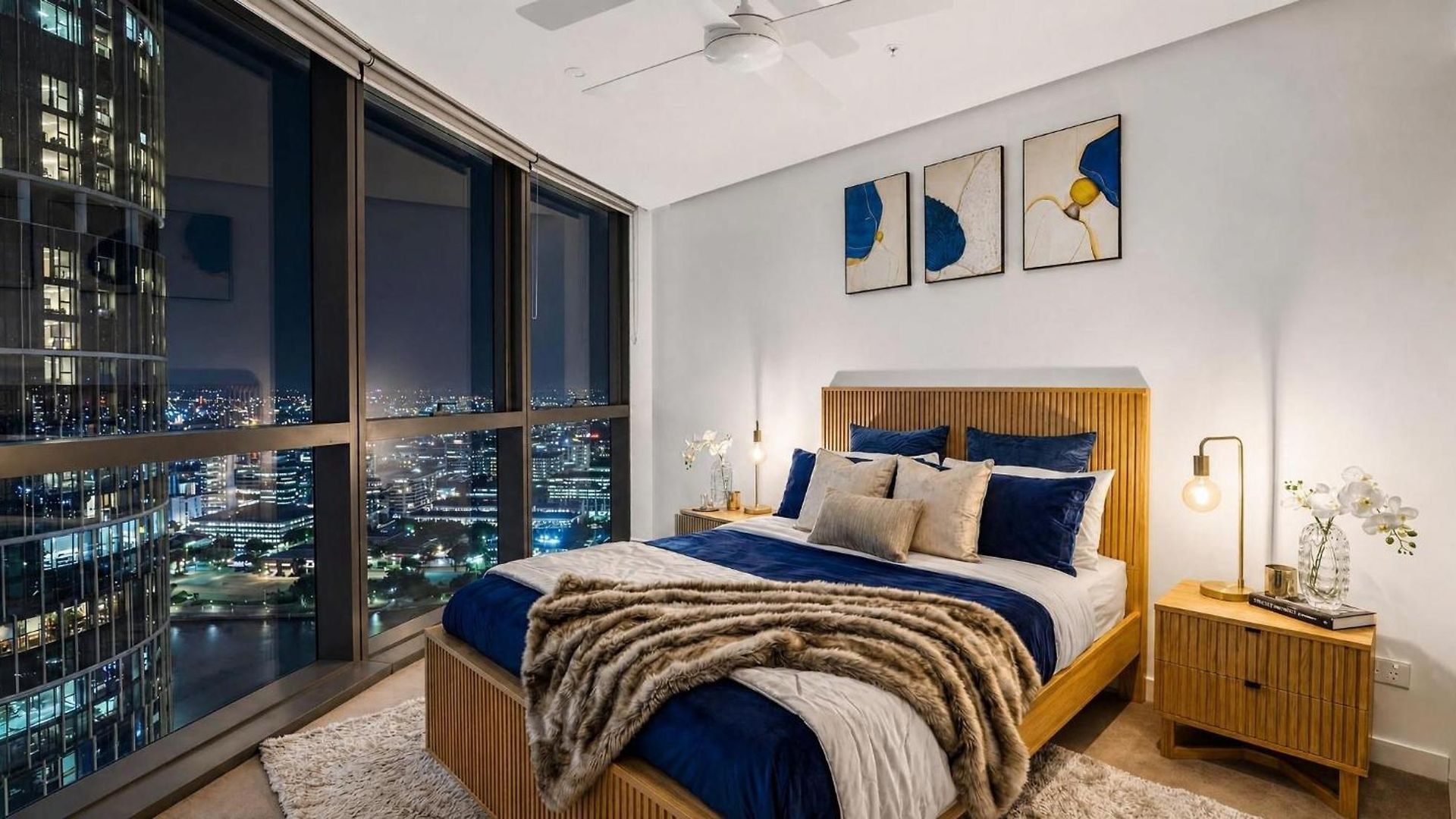 Luxury Riverfront Level 38 Queen's Wharf Tower Apartment *