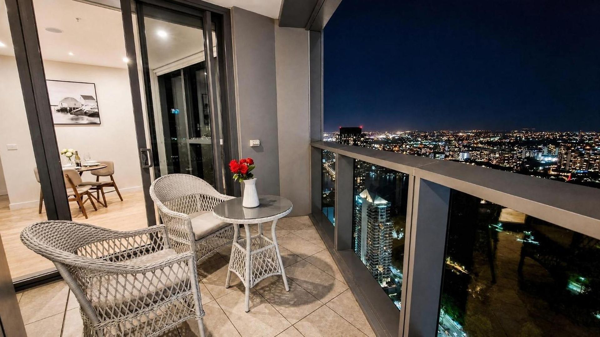 Luxury Riverfront Level 38 Queen's Wharf Tower Apartment Brisbane