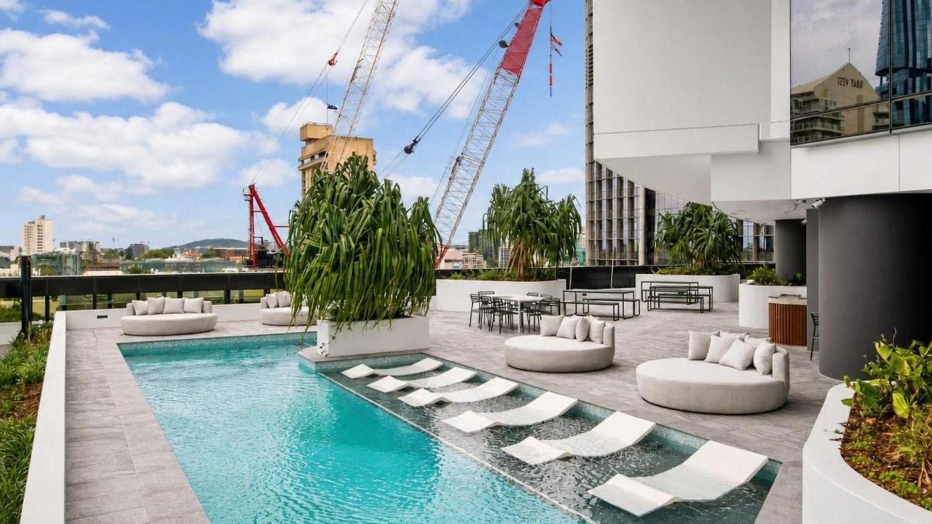 Luxury Riverfront Level 38 Queen's Wharf Tower
