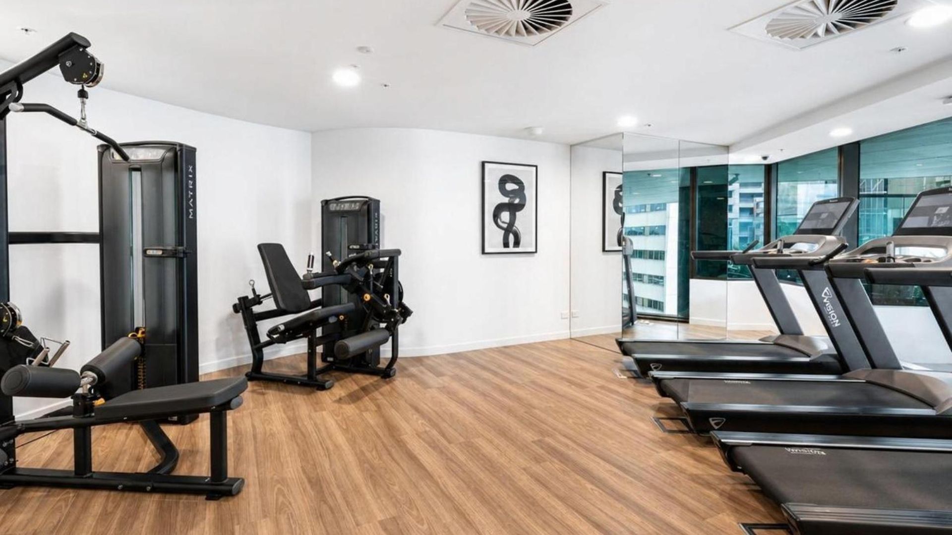 Luxury Riverfront Level 38 Queen's Wharf Tower