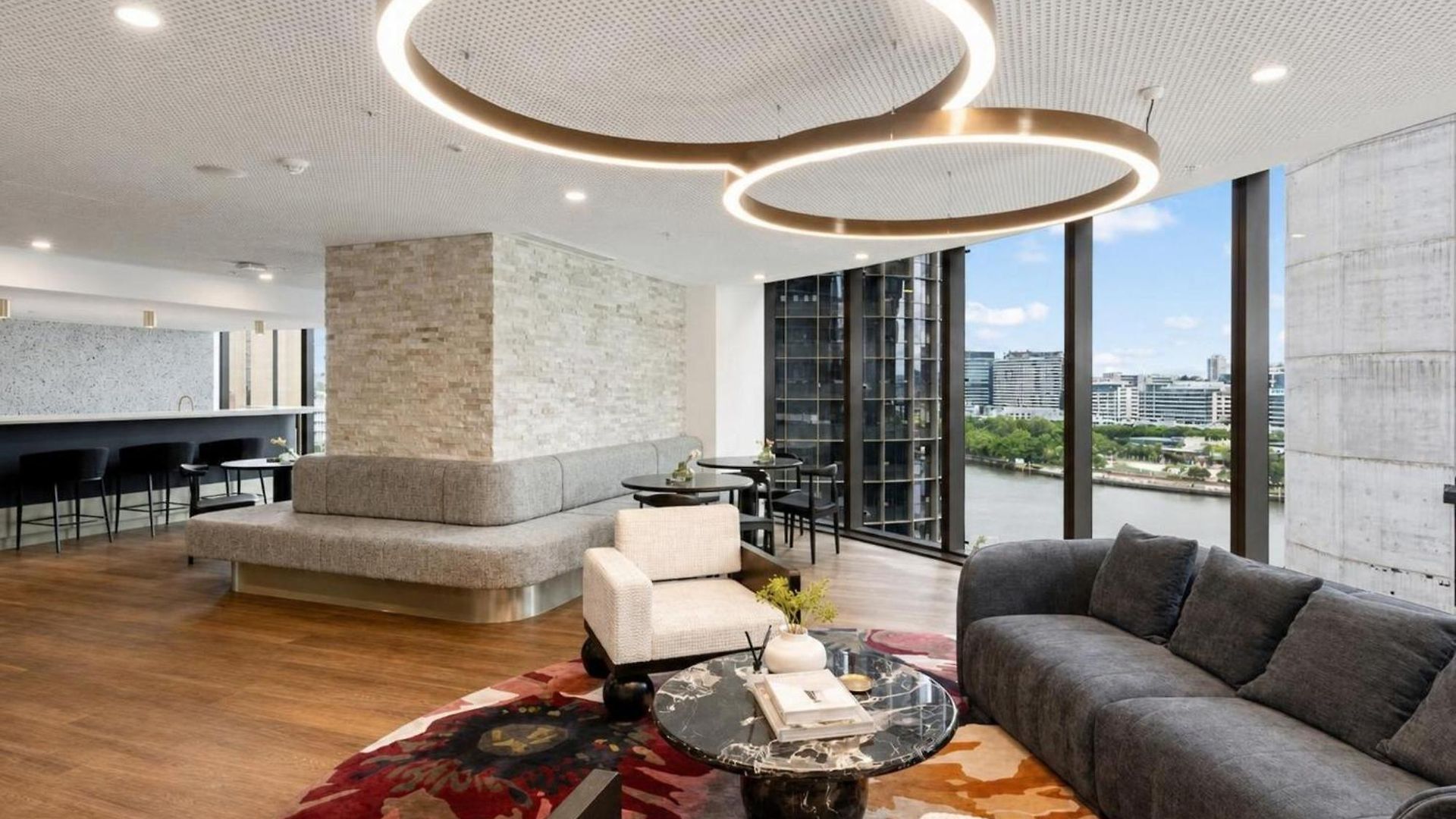 Luxury Riverfront Level 38 Queen's Wharf Tower *