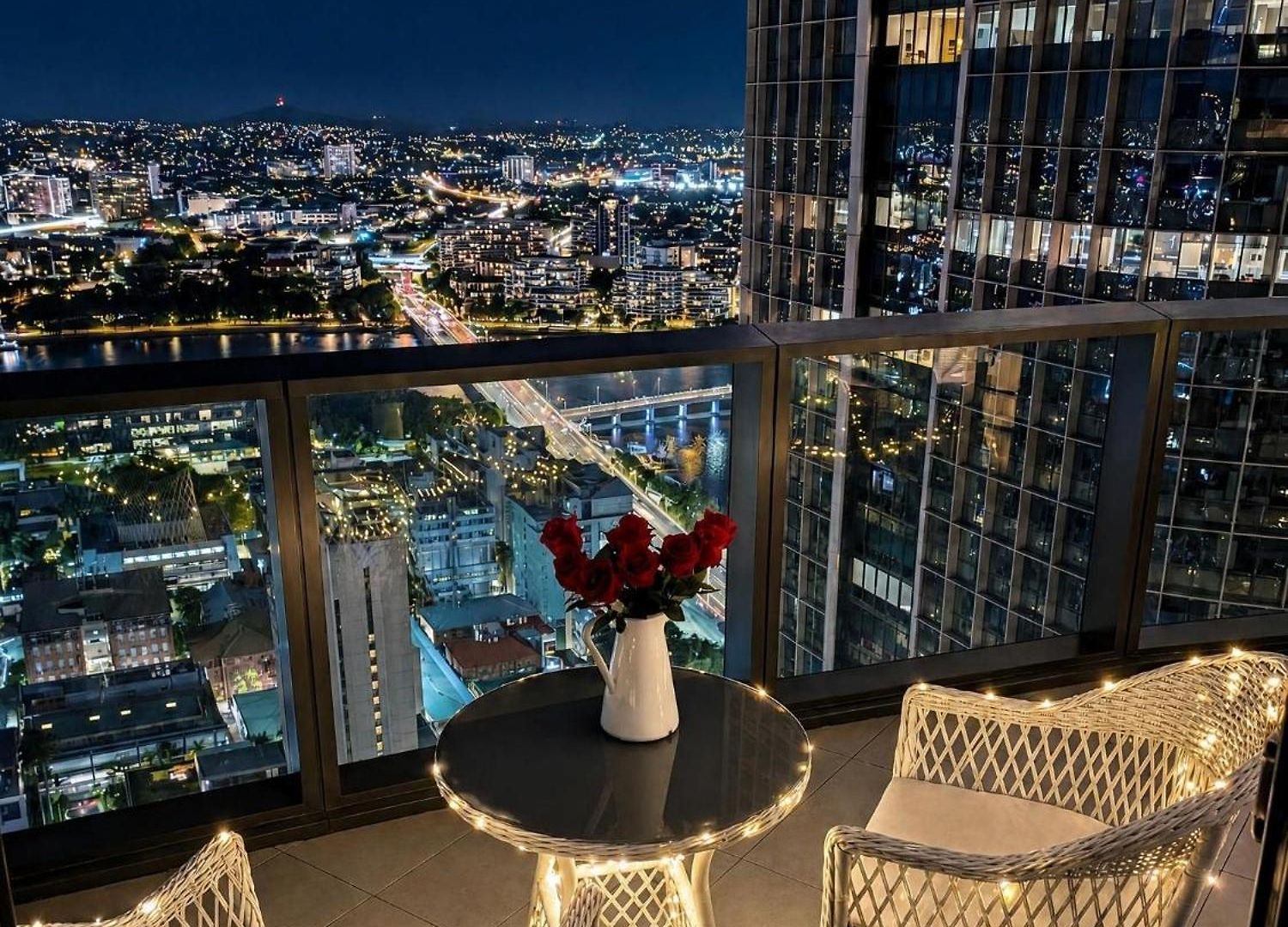 Luxury Riverfront Level 38 Queen's Wharf Tower Apartment