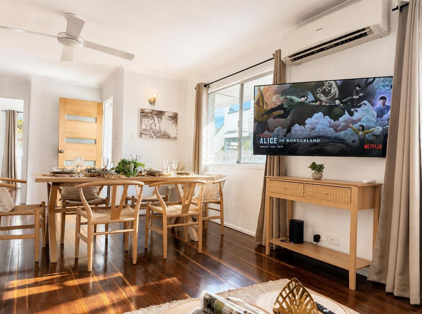 Holiday home 2br Chic Urban Escape In Norman Park Near Bne With Parking *