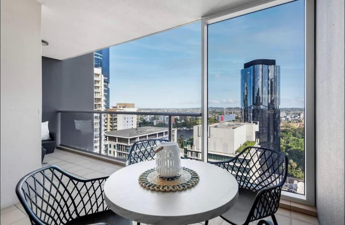 Modern On Mary 1 Bedroom, 1 Bathroom, 1 Car, Views! *