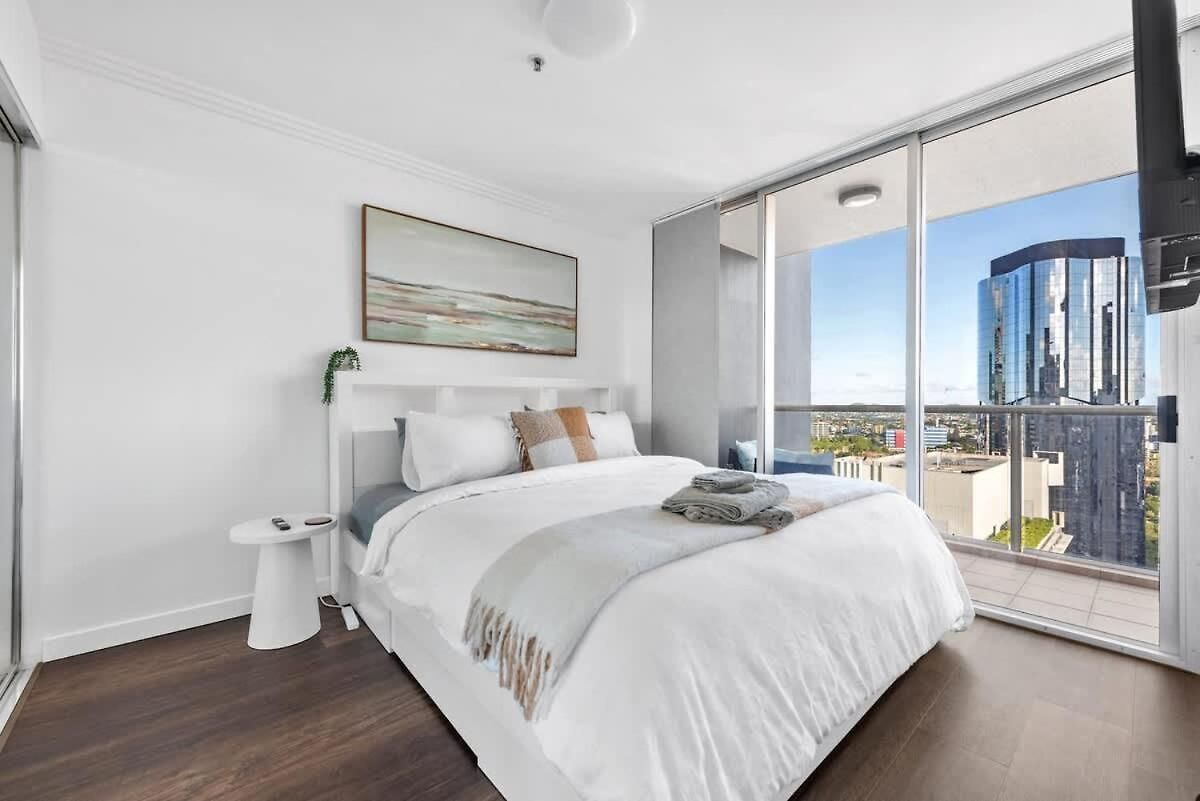 Modern On Mary 1 Bedroom, 1 Bathroom, 1 Car, Views!