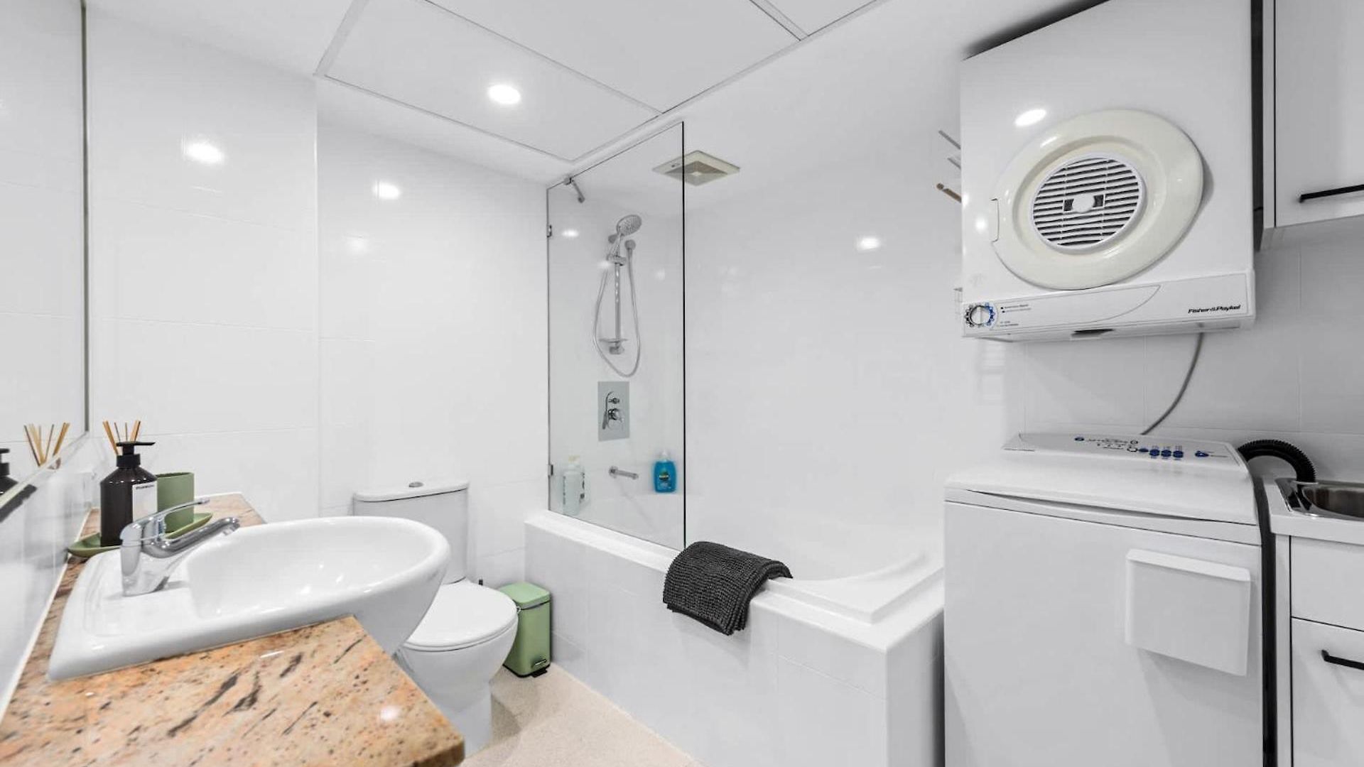 Modern On Mary 1 Bedroom, 1 Bathroom, 1 Car, Views! Apartment