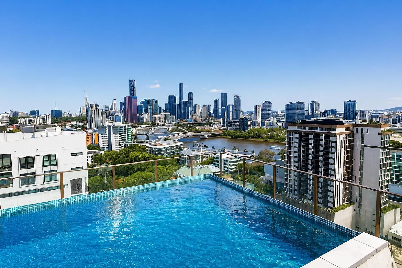 Milton Oasis Level 16- Luxury Near Milton Station Apartment *