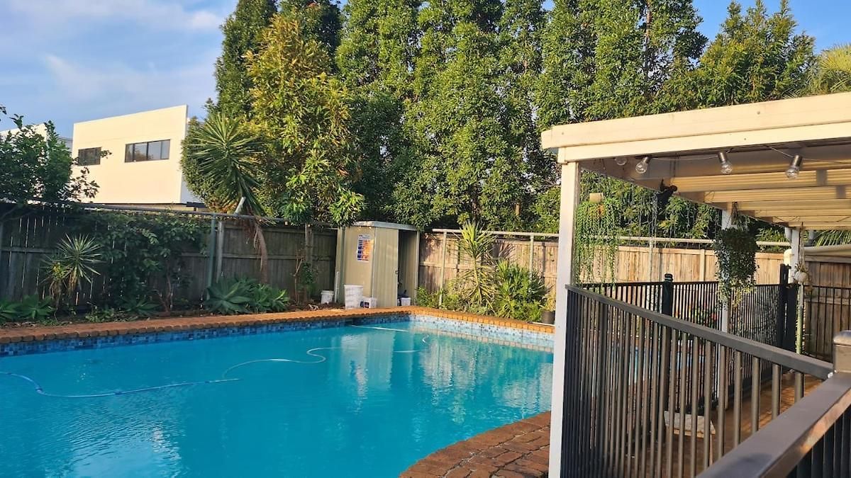 Huge House With 2 Buildings And Pool 7br *