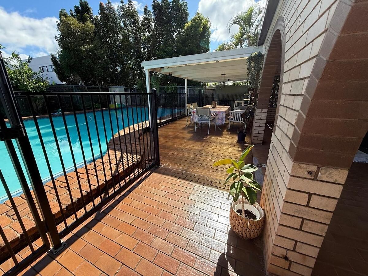 Huge House With 2 Buildings And Pool 7br * Brisbane