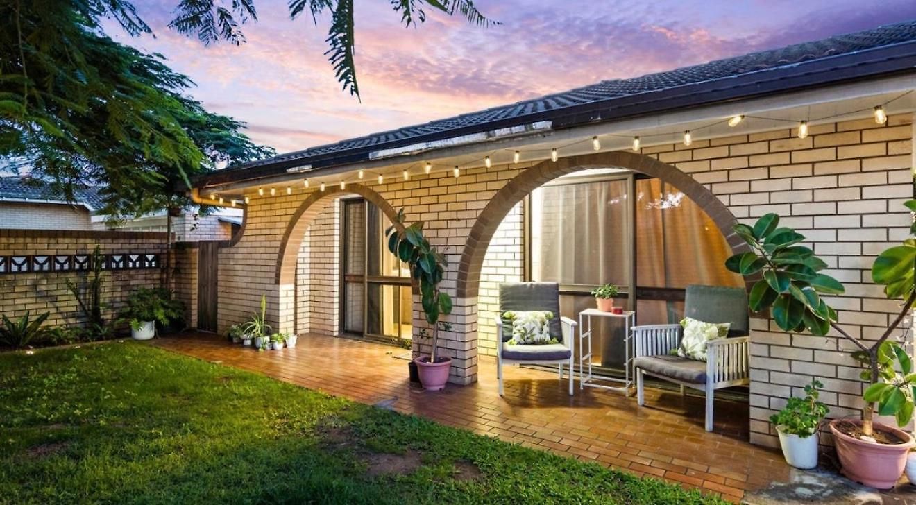 Huge House With 2 Buildings And Pool 7br