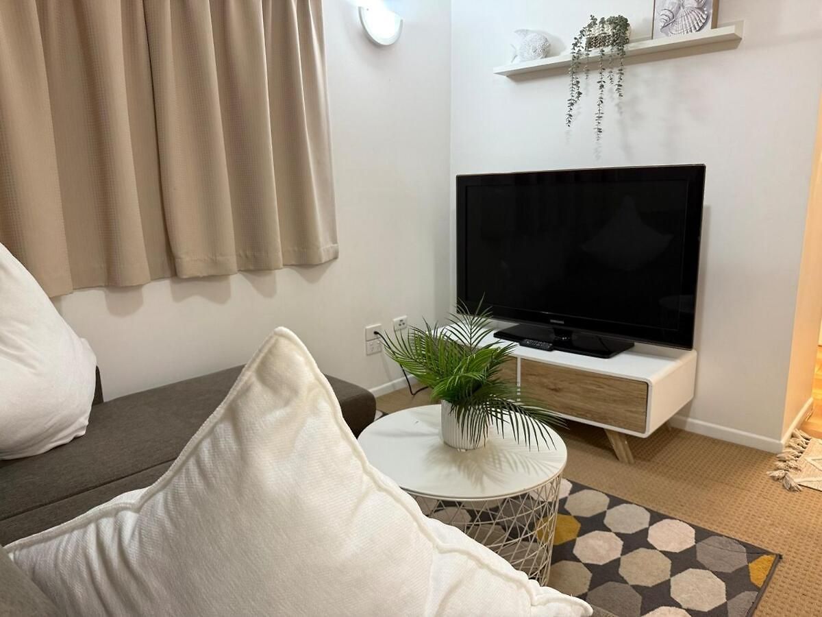 Huge House With 2 Buildings And Pool 7br Brisbane