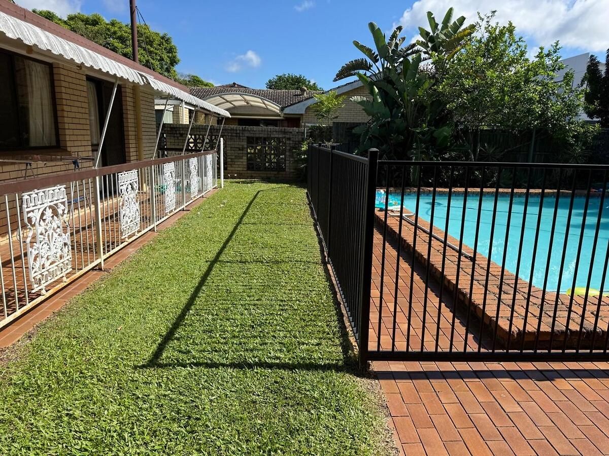 Huge House With 2 Buildings And Pool 7br *