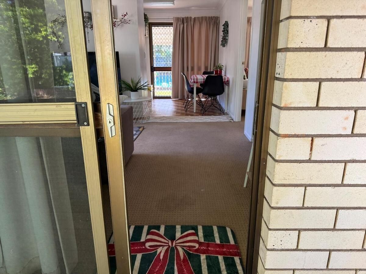 Huge House With 2 Buildings And Pool 7br Brisbane