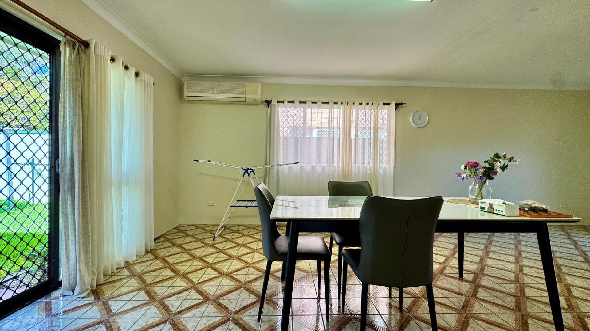 Walk To Market Square And Garden City! Macgregor *