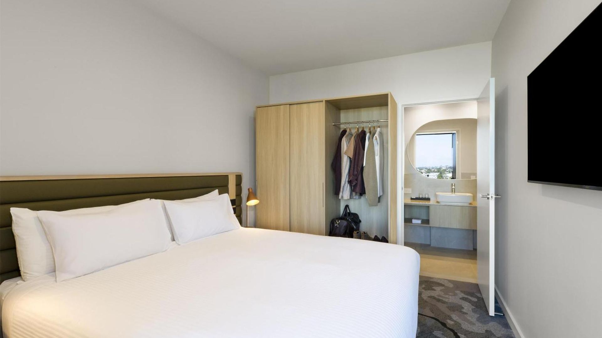 Adina Chermside 4*