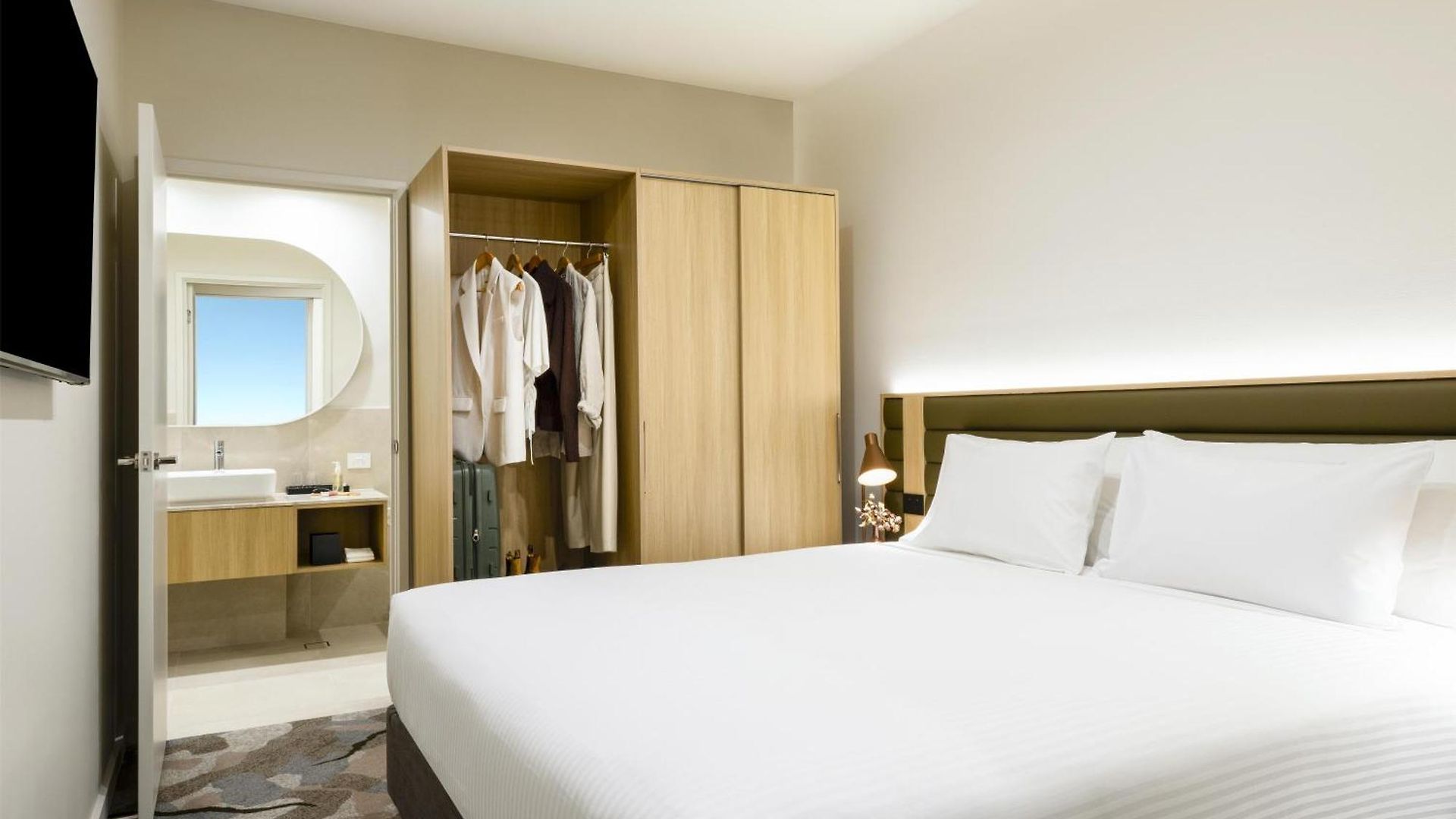 Adina Chermside Hotel 4*
