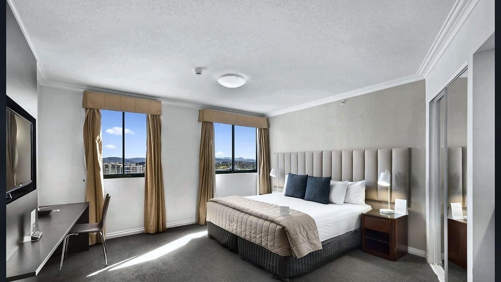 Two-bedroom Escape I Mantra On Queen *