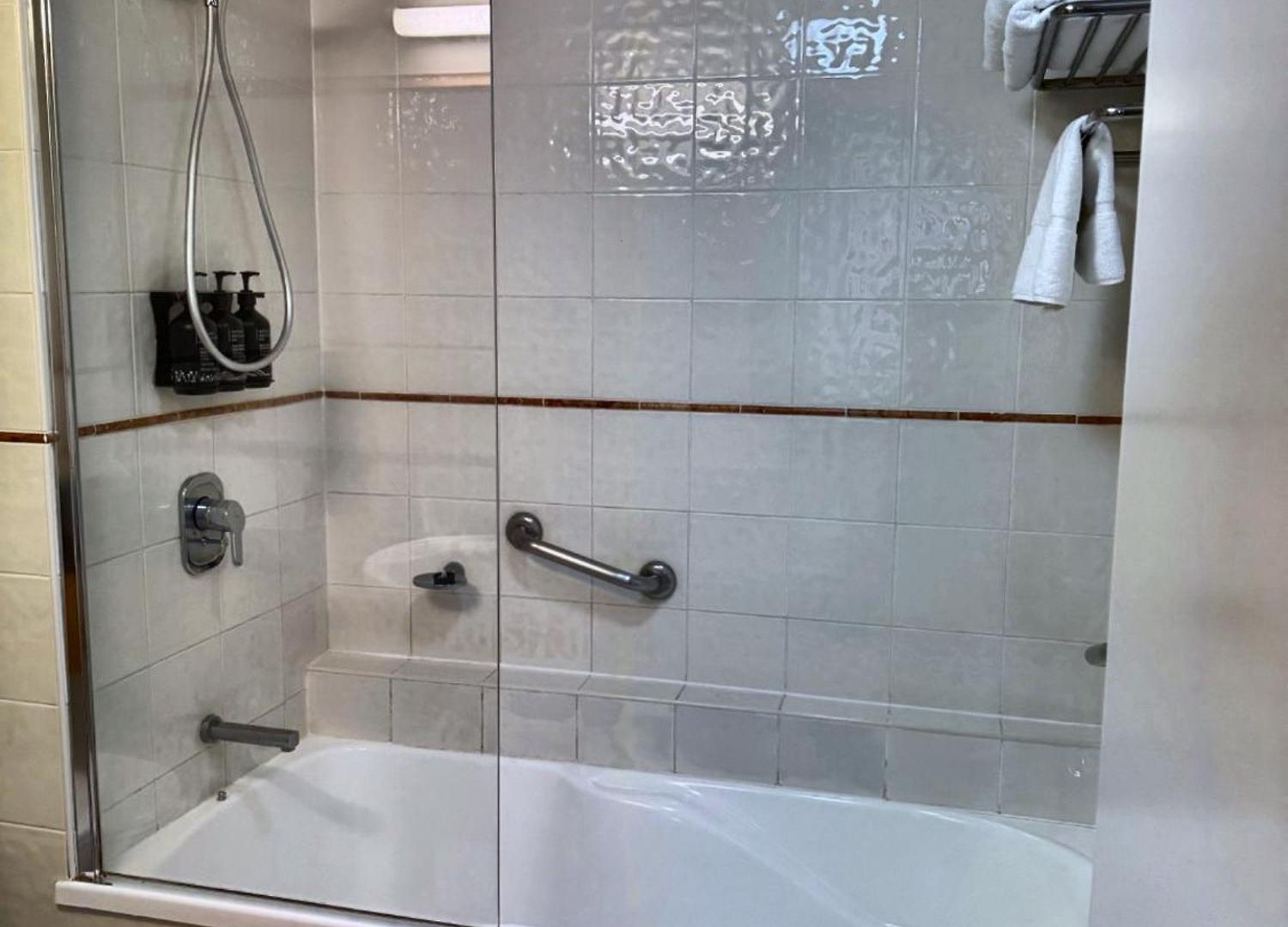 Two-bedroom Escape I Mantra On Queen
