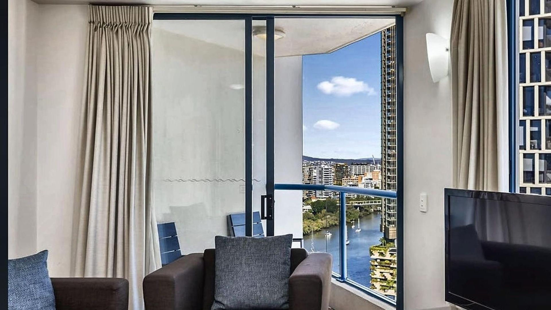Two-bedroom Escape I Mantra On Queen