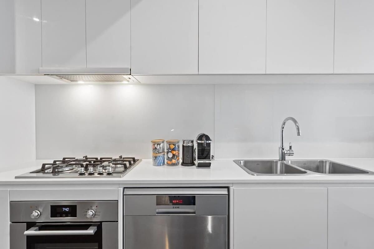 Apartment With Pool, Gym And Secure Car Space Brisbane