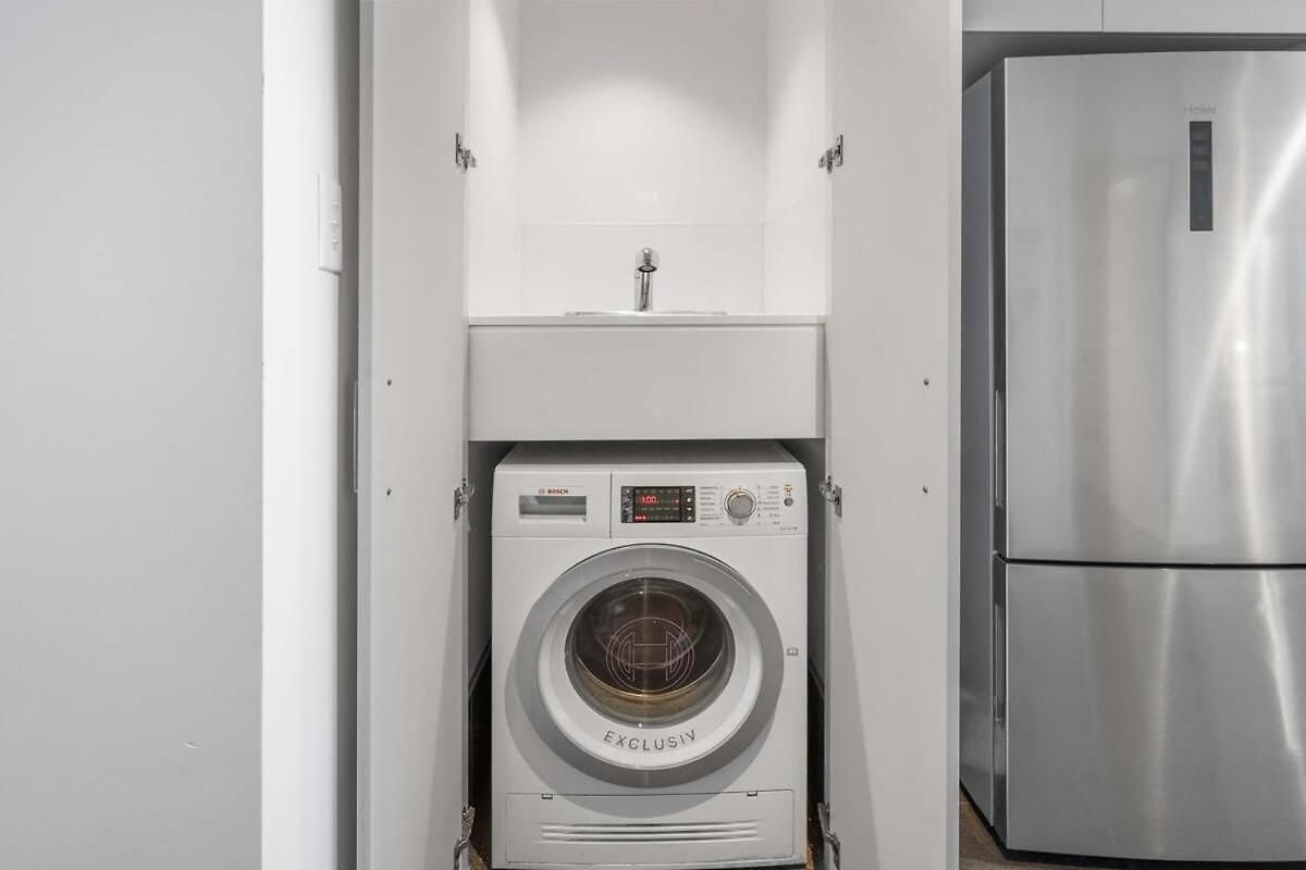 With Pool, Gym And Secure Car Space Apartment *