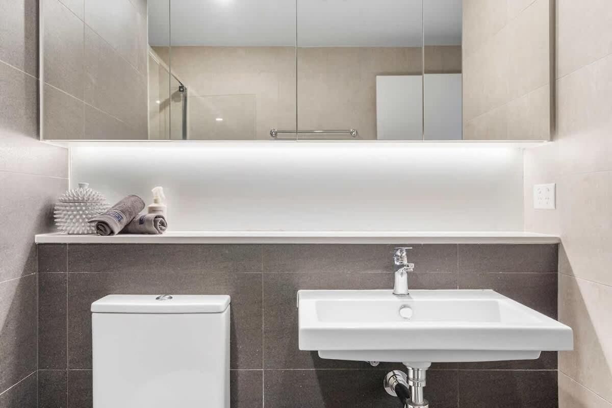 With Pool, Gym And Secure Car Space Apartment Brisbane