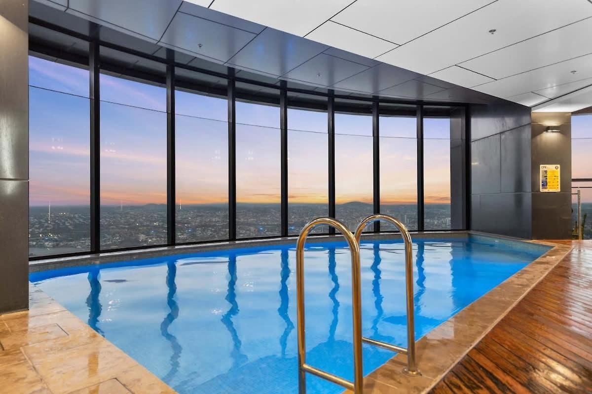 With Pool, Gym And Secure Car Space * Brisbane