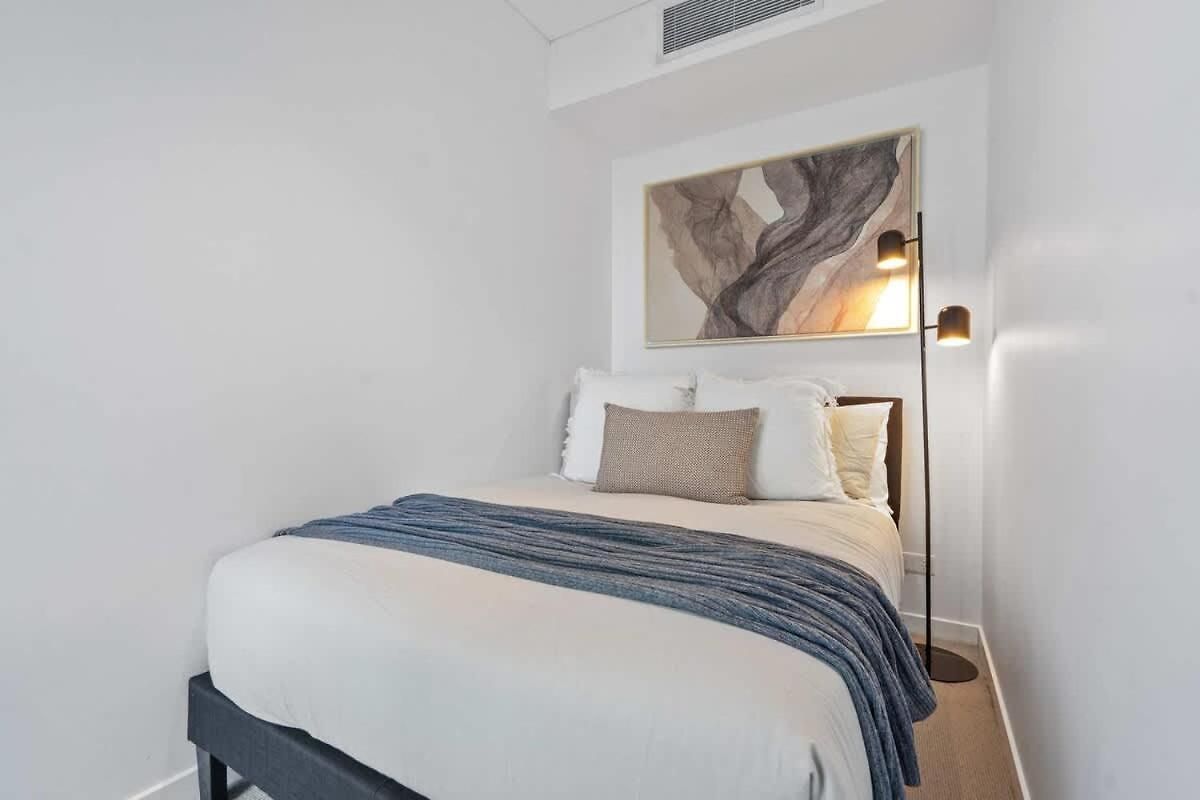 Apartment With Pool, Gym And Secure Car Space *