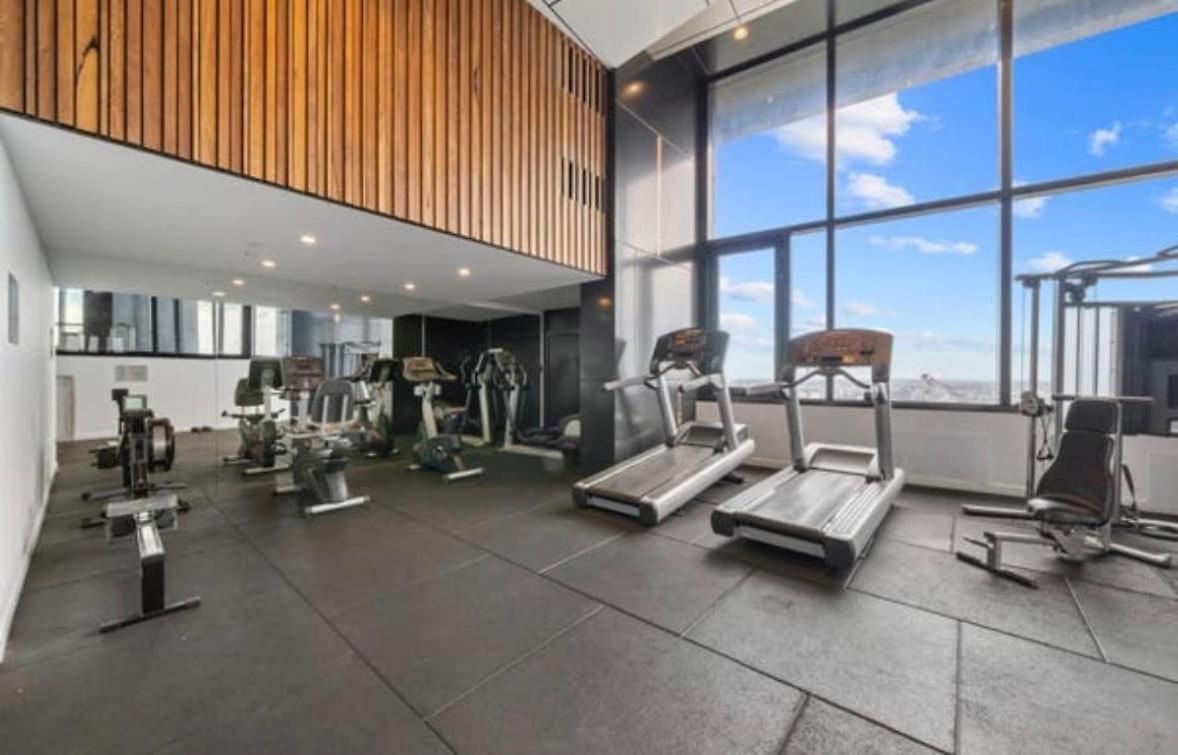 Apartment With Pool, Gym And Secure Car Space Brisbane