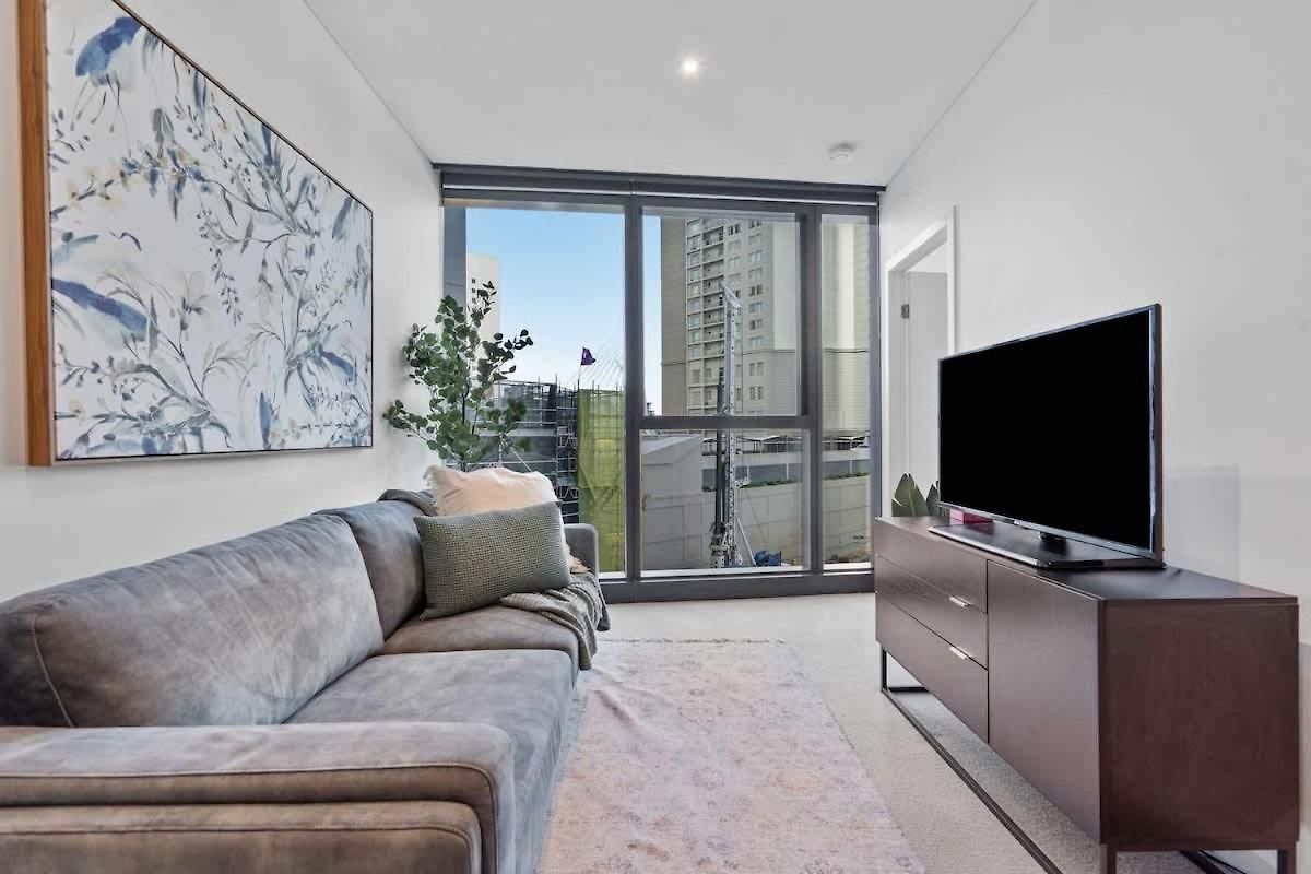 Apartment With Pool, Gym And Secure Car Space