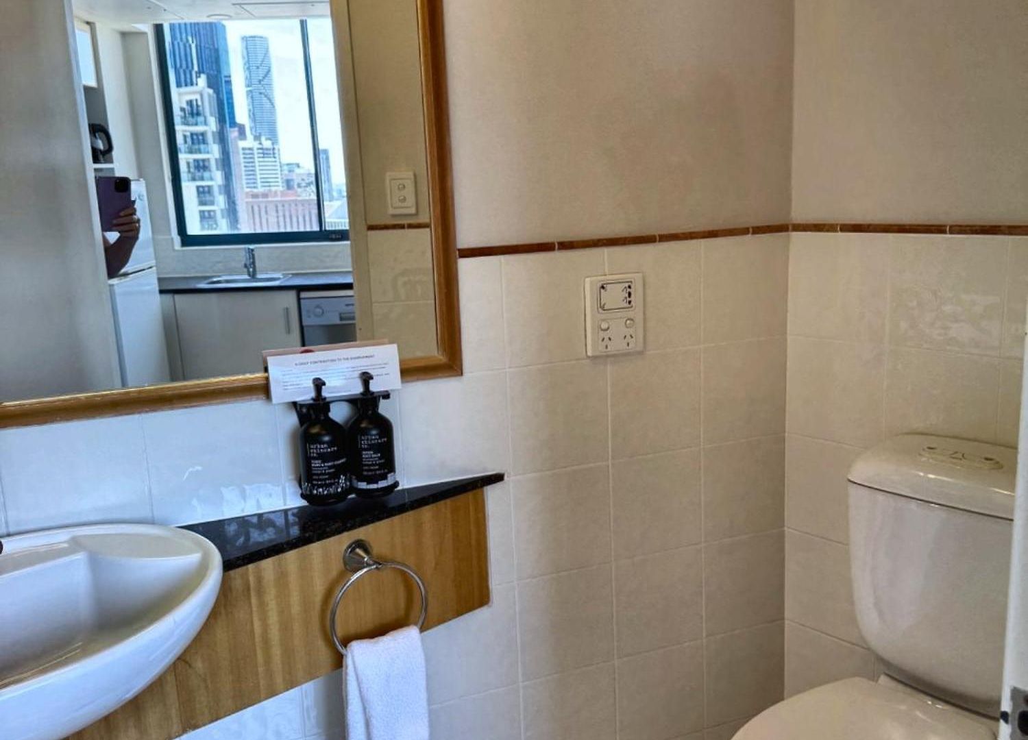 Two-bedroom Escape I Mantra On Queen Apartment *