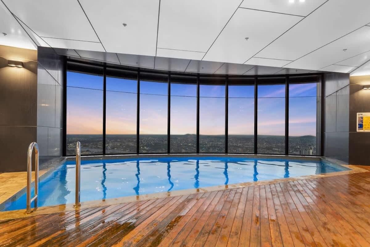 With Pool, Gym And Secure Car Space Apartment *