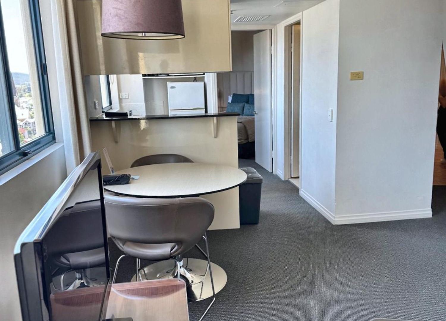 Two-bedroom Escape I Mantra On Queen Apartment