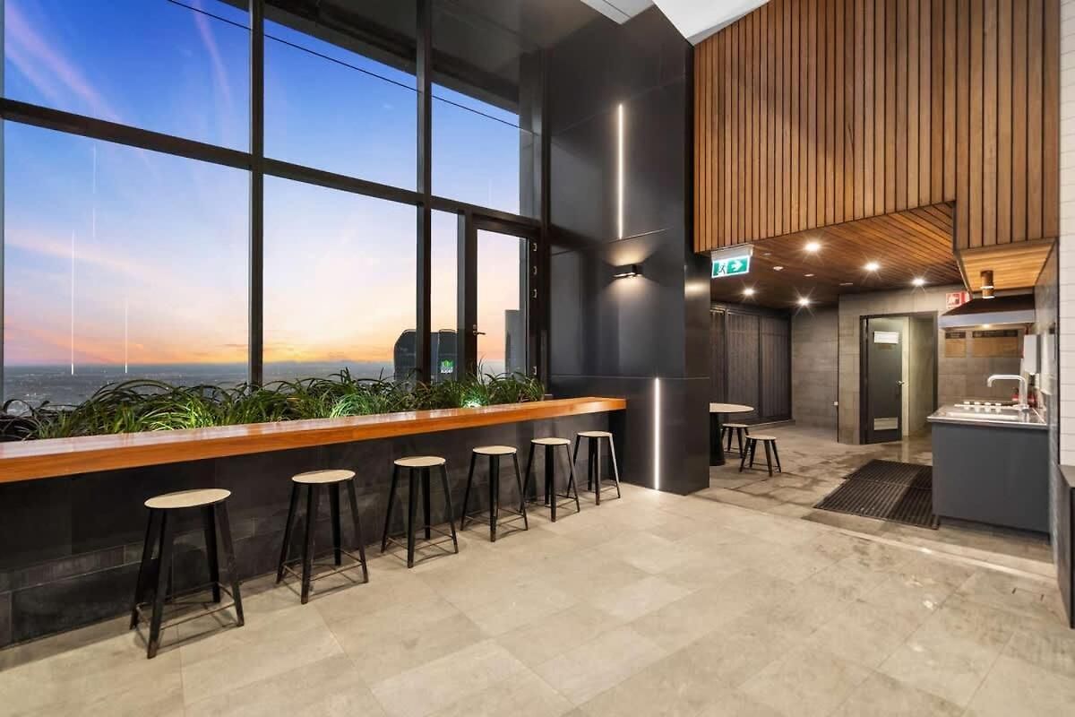 With Pool, Gym And Secure Car Space Brisbane