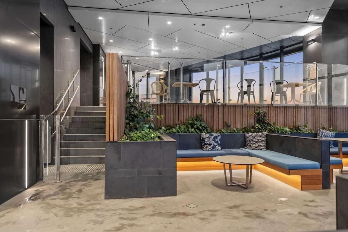 With Pool, Gym And Secure Car Space * Brisbane