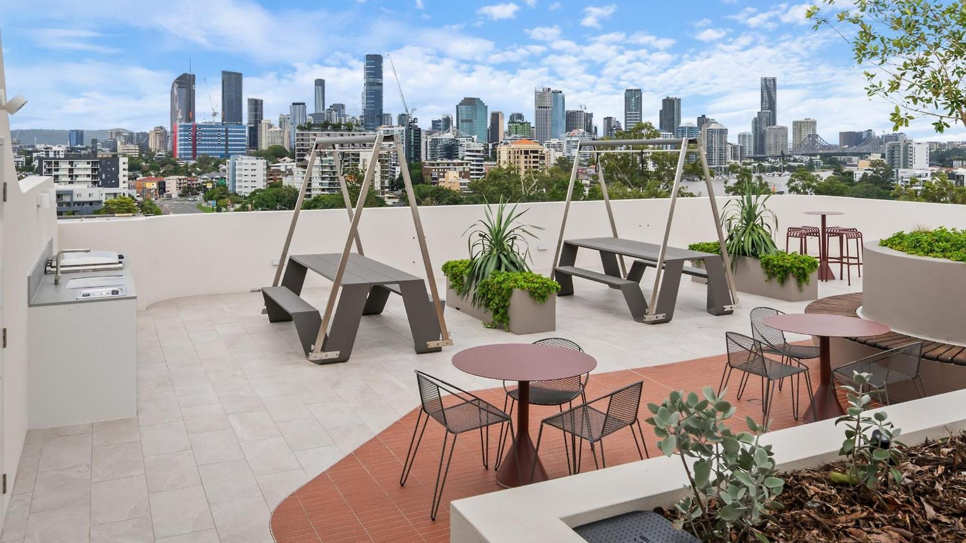 Riverside Modern 2br East With Parking Apartment
