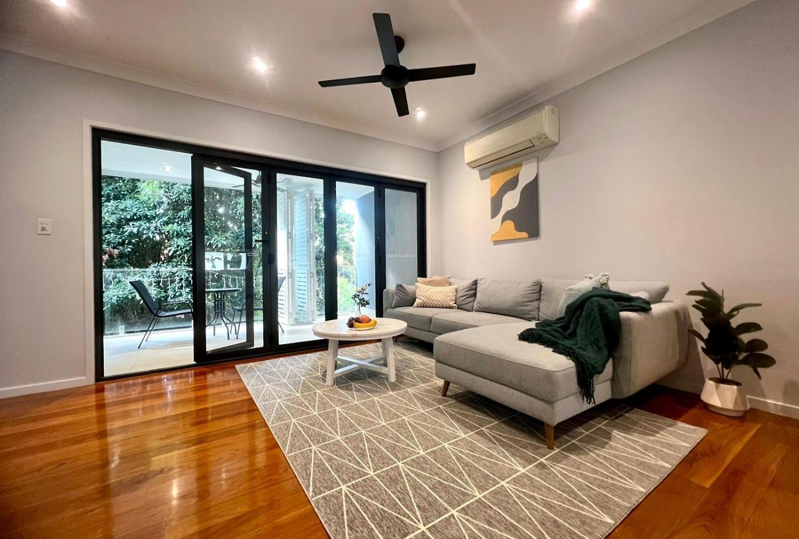 Kangaroo Point, Bromley Street * Brisbane