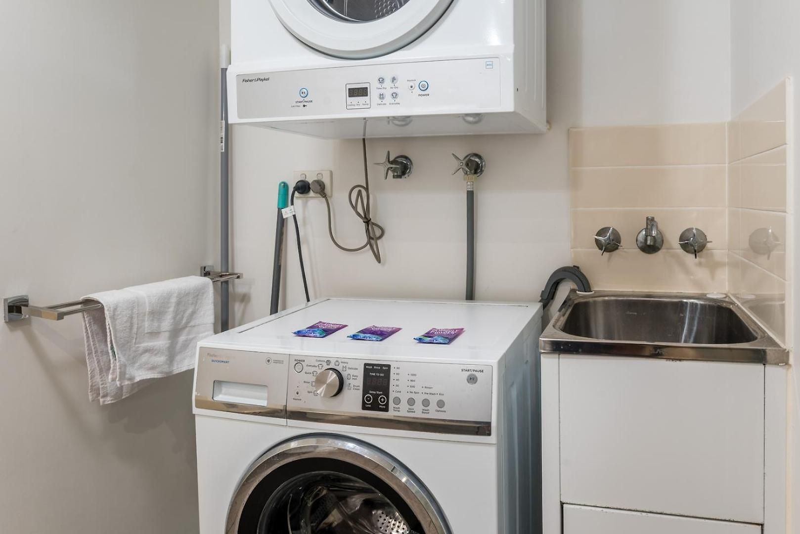 Modern 2br In Cbd | Pool | Gym | Parking * Brisbane