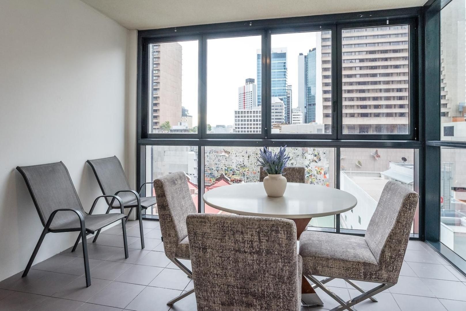 Modern 2br In Cbd | Pool | Gym | Parking Apartment *