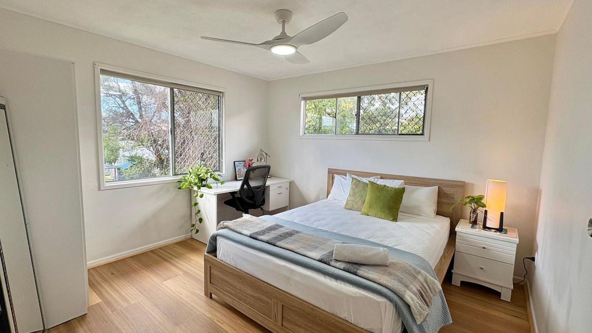 Welcome To Your Leafy Retreat In Graceville Guest house